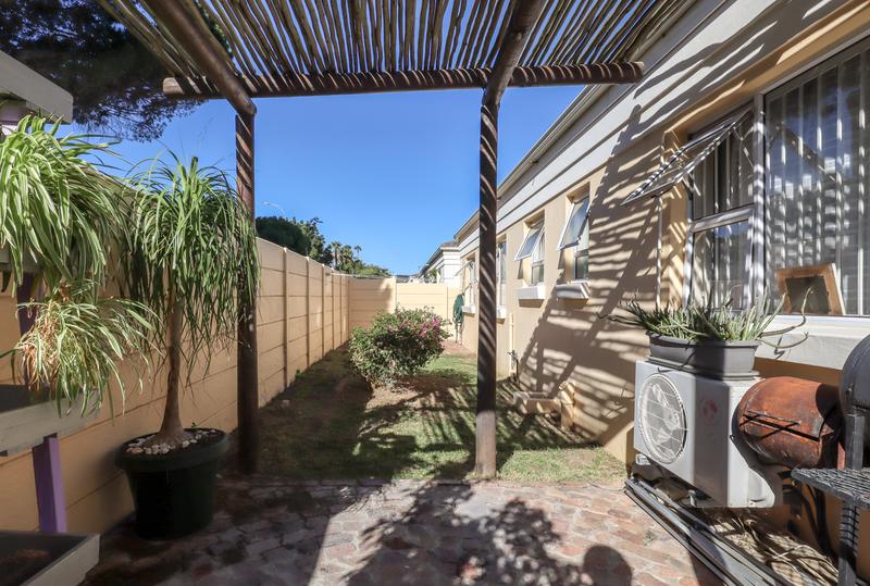 To Let 3 Bedroom Property for Rent in Somerset Ridge Western Cape